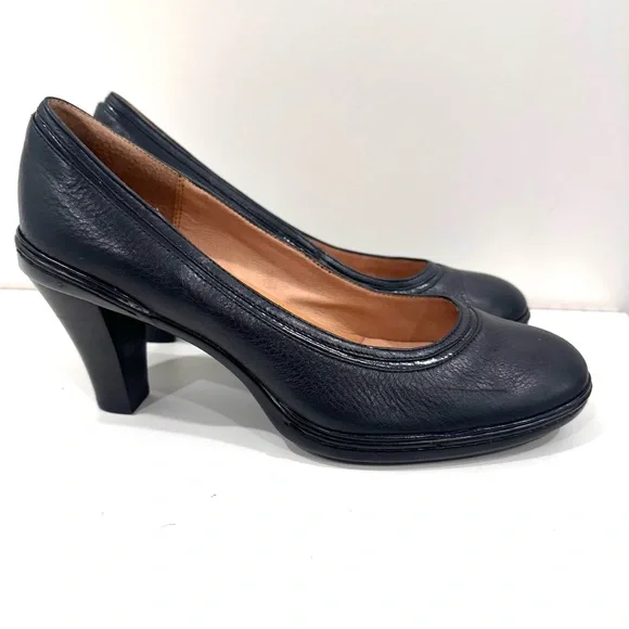 Sofft Black Leather Women's Heels Pumps 9.5 like new - Picture 3 of 7